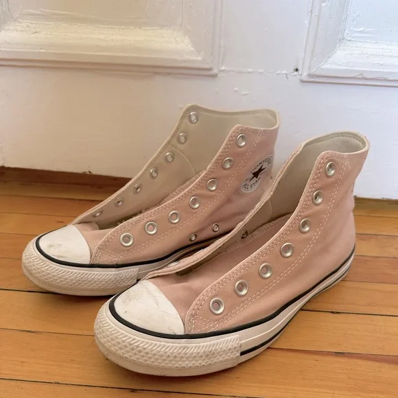 Pink Converse - Picture 1 of 2